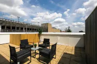Skyvillion - Huge 4Bed Apartment W/Balcony&Parking