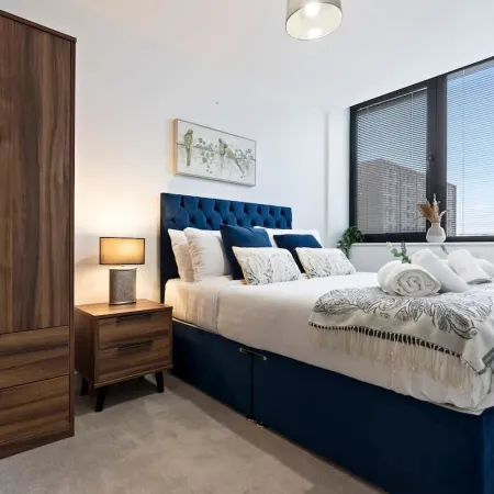 Pristine Flat Ideal for Small Groups Sleeps 4