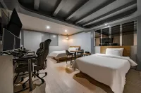 Gimhae Tour Hotel - parking