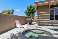 Designer Desert Oasis w/ Pool, Hot Tub, Outdoor Lounge the Riley by Avantstay - Bathtub