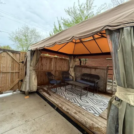 Modern 2BR Retreat w Heated Floors-Gazebo