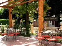 Petit Chateau - Homestays