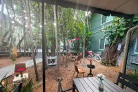 Garden Hotel Miami Airport, Trademark Collection by Wyndham - parking