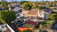 Sleeps 19 Pool Sport Court Putt Putt Gym - Homestays