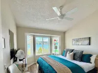 Beach Front Retreat :Private Beach and Dock Access, Hot Tub, BBQ &Free Kayaks! - WiFi