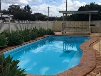 Harvest Lodge Motel - Gunnedah - parking