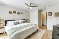 Walk to Cleveland Clinic! Contemporary Townhome - Condos