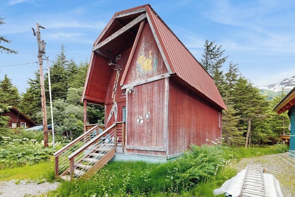Hand-built Girdwood Cottage Near Alyeska Daylodge