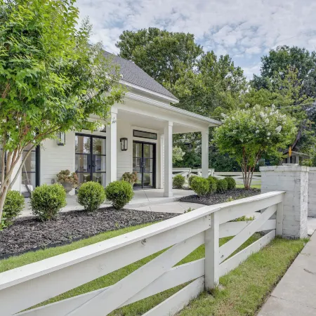 Walkable Rose District Retreat! 15 Mi to Tulsa