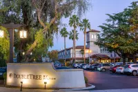 DoubleTree by Hilton Campbell - Pruneyard Plaza - parking