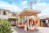 Ramada by Wyndham Culver City - parkir