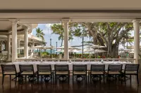 Moana Surfrider, A Westin Resort & Spa, Waikiki Beach - Airport Shuttle