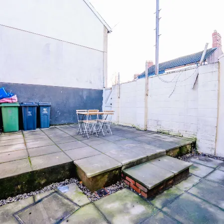 4BR 4Bath Home W/ Free Parking & Private Garden