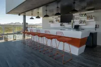 Hilton Garden Inn Chihuahua - ที่มีบาร์
