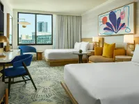The Highland Dallas, Curio Collection by Hilton Отели рядом с достопримечательностью «Вокзал Мокингбёрд»