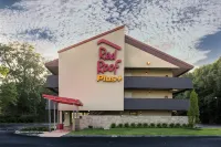 Red Roof Plus+ Wilmington - Newark - parking