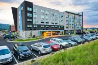 Tru by Hilton Pigeon Forge - parking