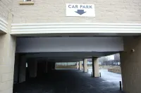 The Cambridge Hotel - parking
