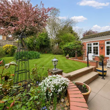 Luxury 4BR Windsor Near M4 LHR Free Parking