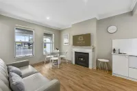 Aloha Central Luxury Accommodation - parking