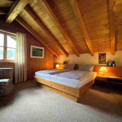 Frühholz—The Vacation Home, 5-Star "Kreuzeck" Apartment in Grainau & Southwestern-Facing Balcony Rooms