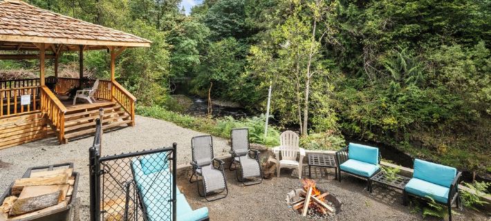 Rocky River is a Spacious 5-bedroom house in wonderful Longview with WiFi, AC Hotels in Cowlitz County