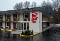 Red Roof Inn Fredericksburg North - Parkplatz