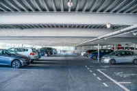 Holiday Inn BORDEAUX-MERIGNAC by IHG - parcheggio