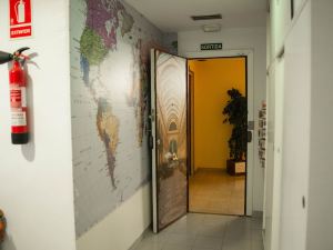 Go BCN Hostal Ideal Badal - Hostel