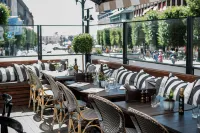 The Vault Hotel - breakfast