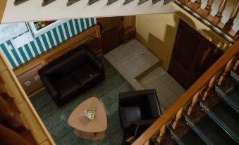 Pyatiy Ugol Hotel