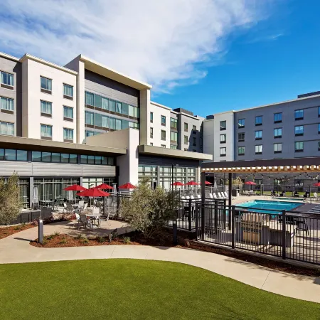 Hampton Inn Long Beach Airport