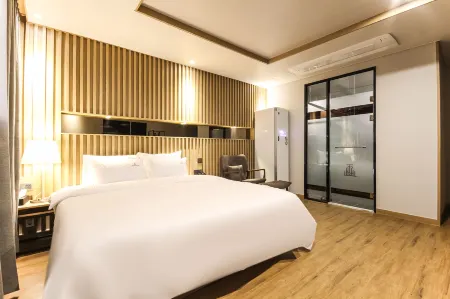 Central Hotel
