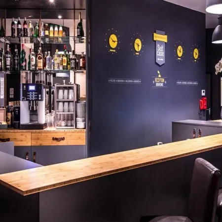 Best Western Plus Suitcase Paris la Defense