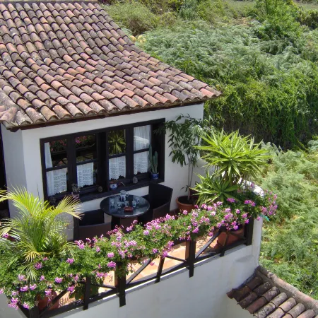 Rustic Holiday Home with Balcony and Sea View