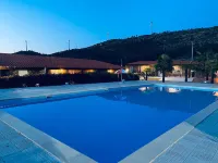 Family Double Room with Private Bathroom in Gojim - Wifi and AC - 수영장
