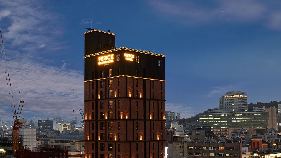 9 Brick Hotel