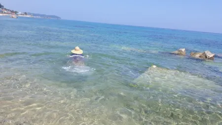 Yeongdeok Haeoreum Pension Отели рядом с достопримечательностью «Koraebul-haesuyokchang»