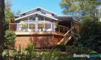 Scotland Island Lodge Hotels in North Narrabeen