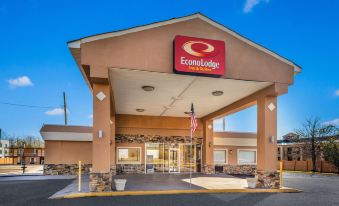 Econo Lodge Inn & Suites