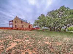 Stein Haus Ranch 4 Bedroom Home by Redawning