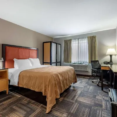 Spark by Hilton Evansville Downtown 福特中心附近的飯店