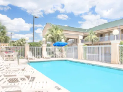 Baymont by Wyndham Crestview Hotels in Crestview