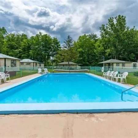 Perry's Motel and Cottages
