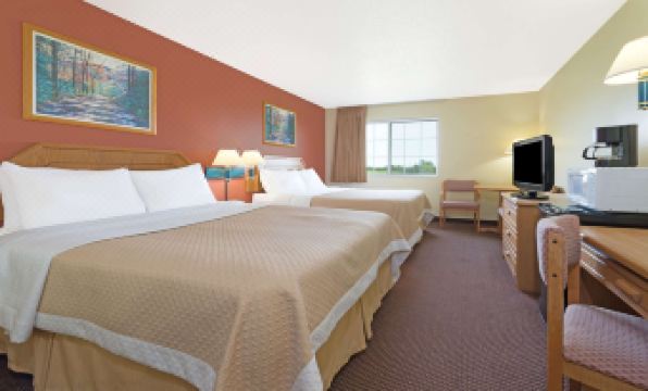 Days Inn by Wyndham Cameron