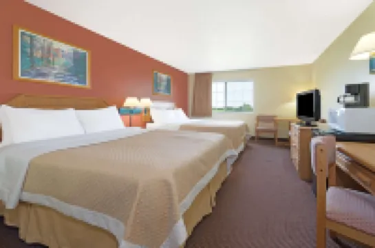 Days Inn by Wyndham Cameron