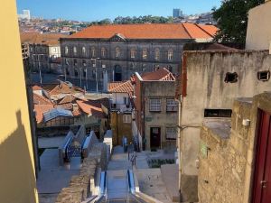 Patio Das Escadas - Three-Bedroom House in Porto