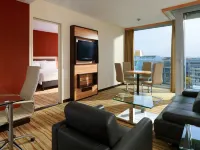 Courtyard by Marriott Duesseldorf Hafen Hotels near City gate