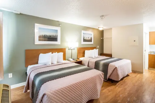 HomeTowne Studios by Red Roof Houston - West Oaks/  Energy Corridor - Motels