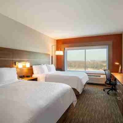 Holiday Inn Express & Suites Beloit Rooms